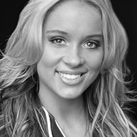 headshot–testimonial-lindsay-min